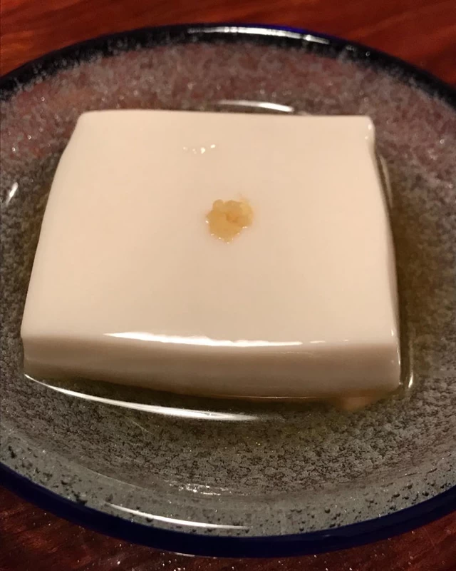お店で手作りされるジーマミー豆腐