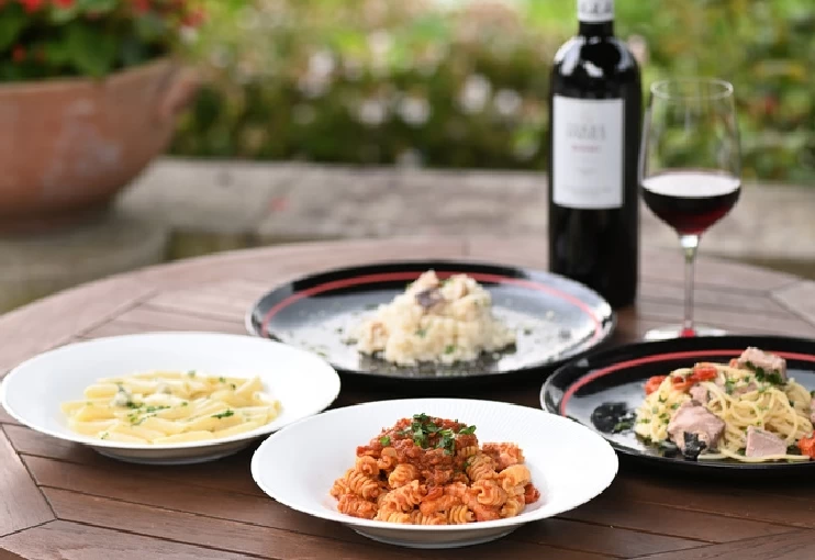 テラスでの食事も