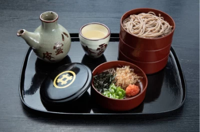 出雲割子そば3段（840円）。重箱のことを「割子」と呼んでいたのが名前の由来