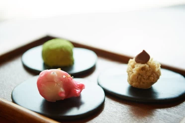 通年メニューの「本わらび」や、秋限定の「栗きんとん」