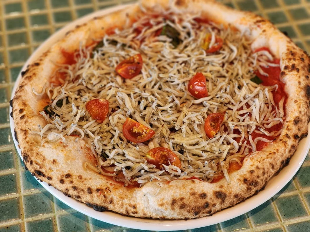 ピザ「湘南シラスのマリナーラ」