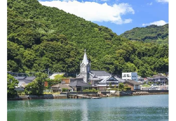 漁村に佇む教会