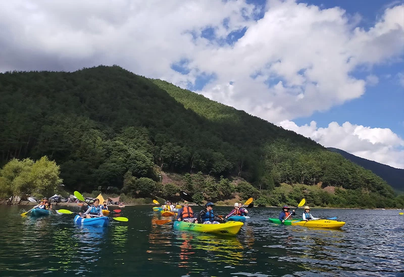 カヤックや樹海クルージングで非日常体験