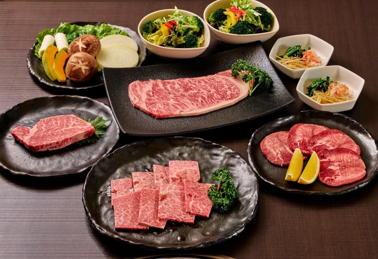 黒毛和牛霜降り肉が味わえる