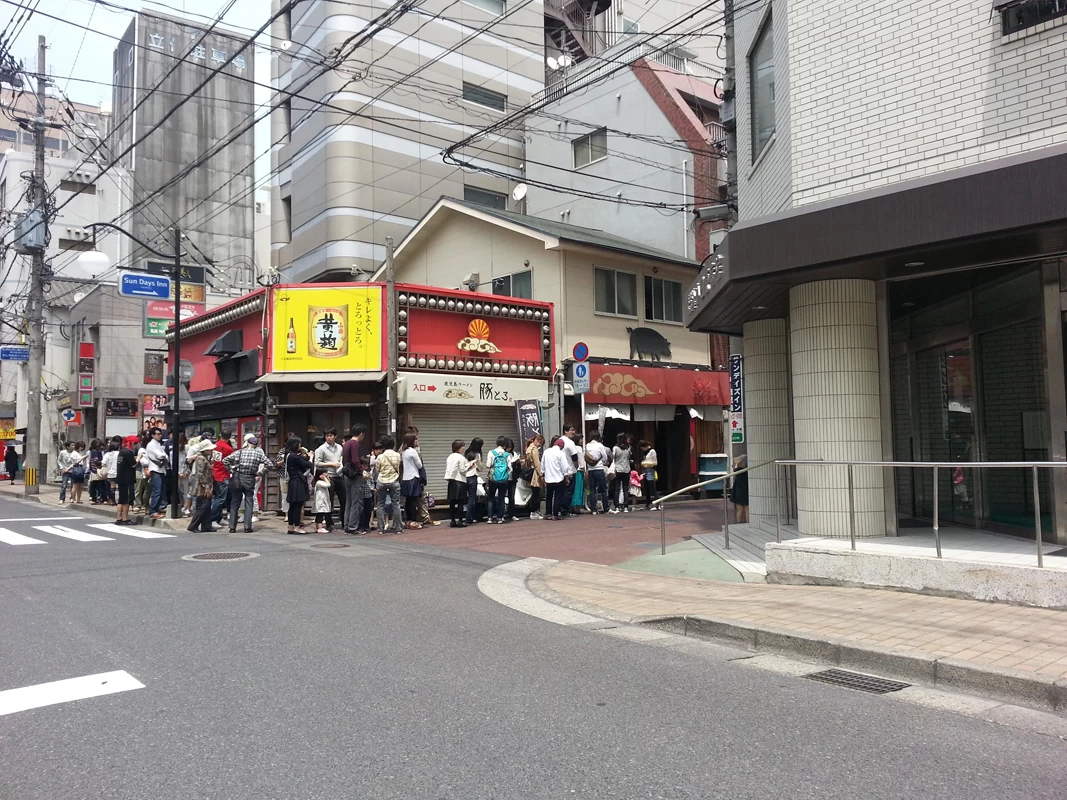 行列のできる人気店