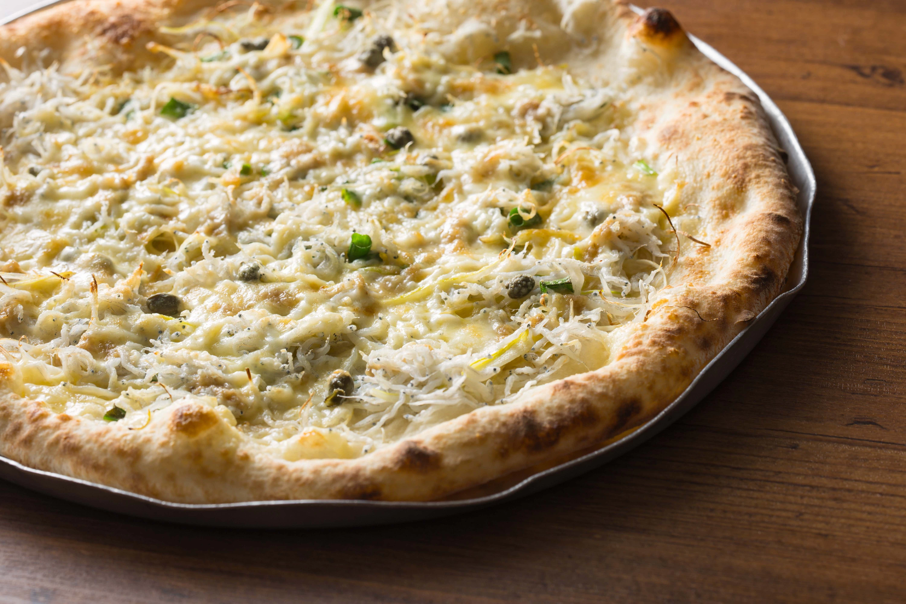 シラスのピザ「ビアンケッティー」