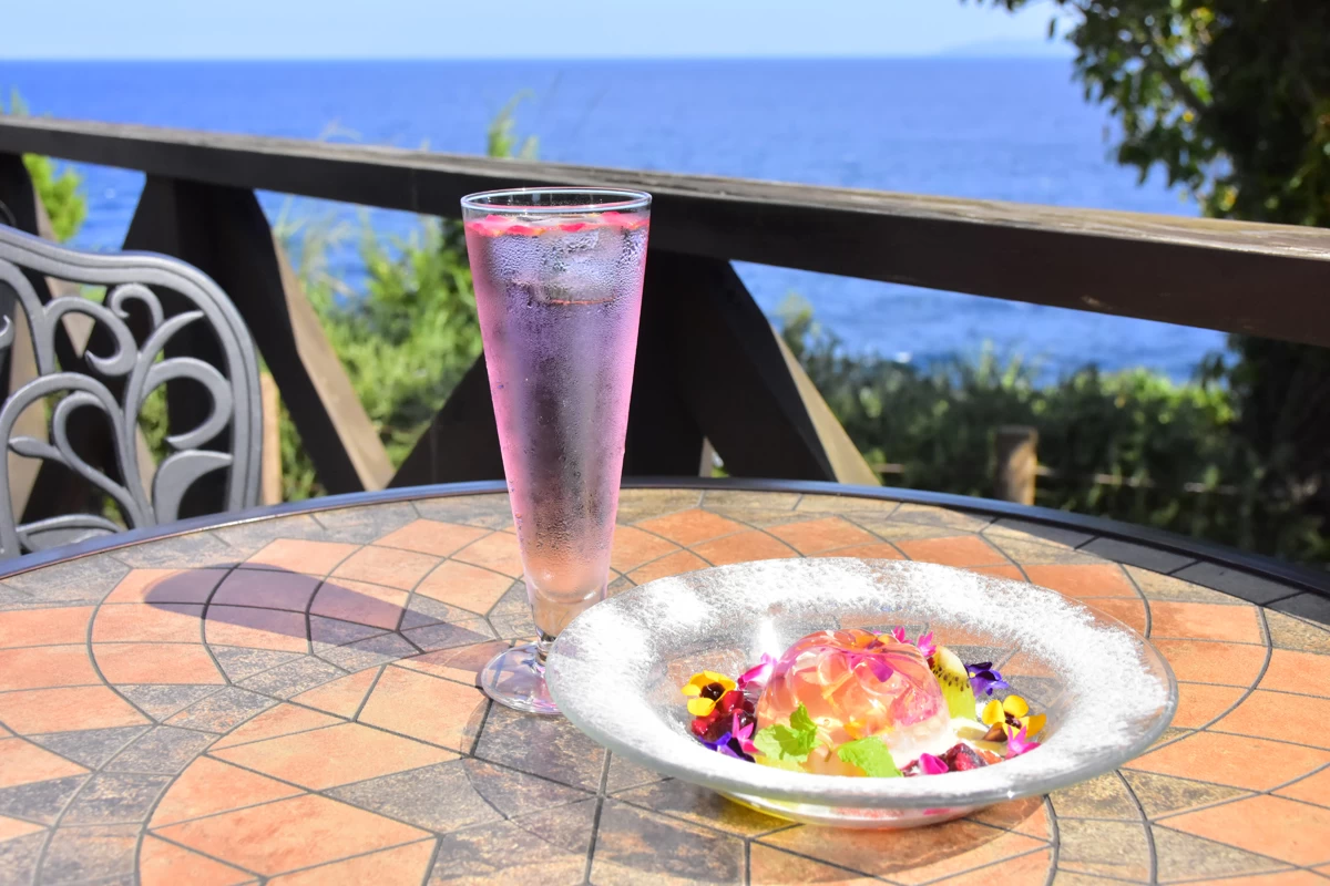 オーシャンビューのテラス席