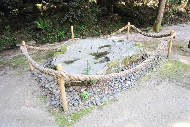 籾置岩(もみおきいわ)