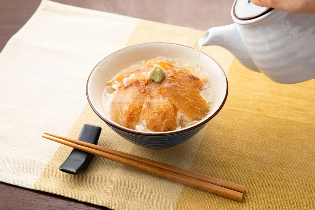 自宅で名物の「鯛茶漬け」をいただける
