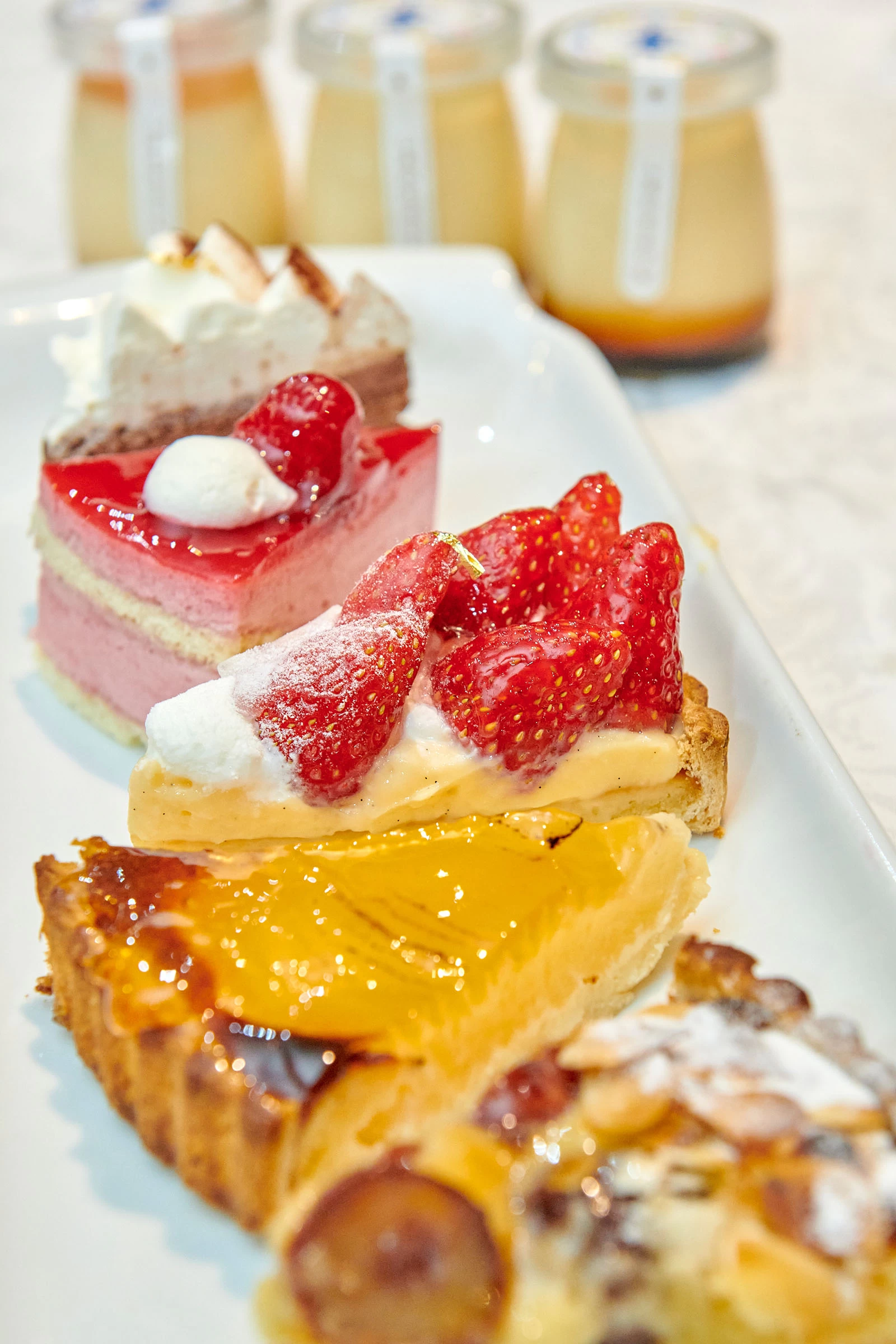 滑らかな食感のプリンなどスイーツはテイクアウトも人気！ 