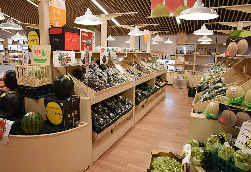 地域の特産品が揃う