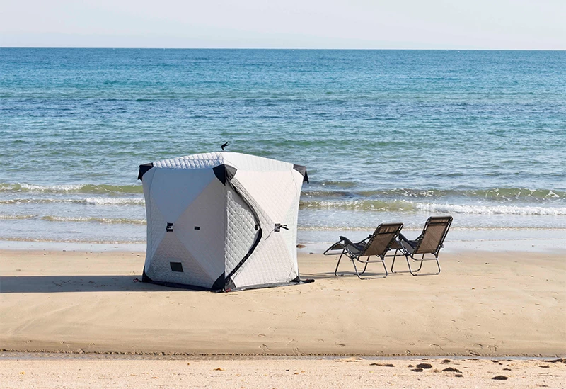 海を水風呂代わりにするテントサウナ