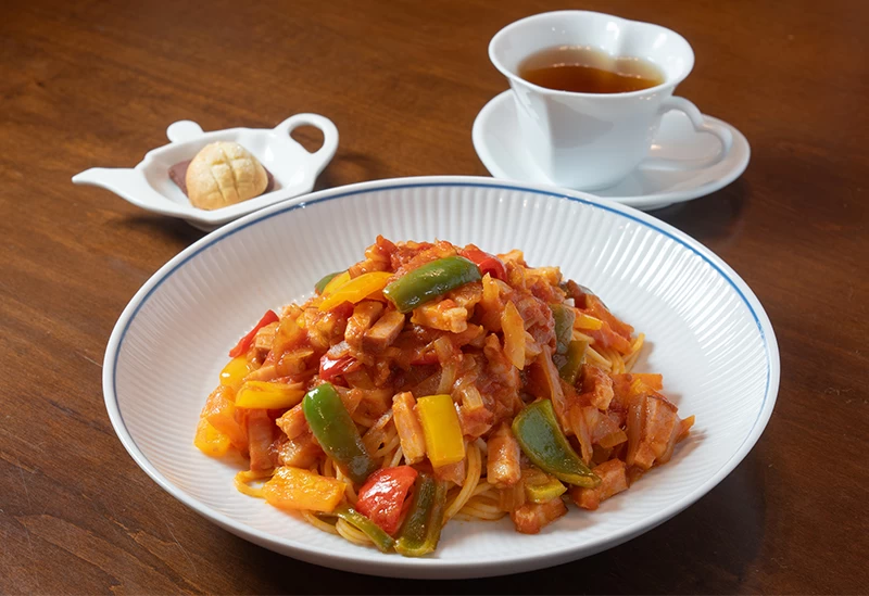 パスタ「ベーコンと野菜のトマトソースパスタ」