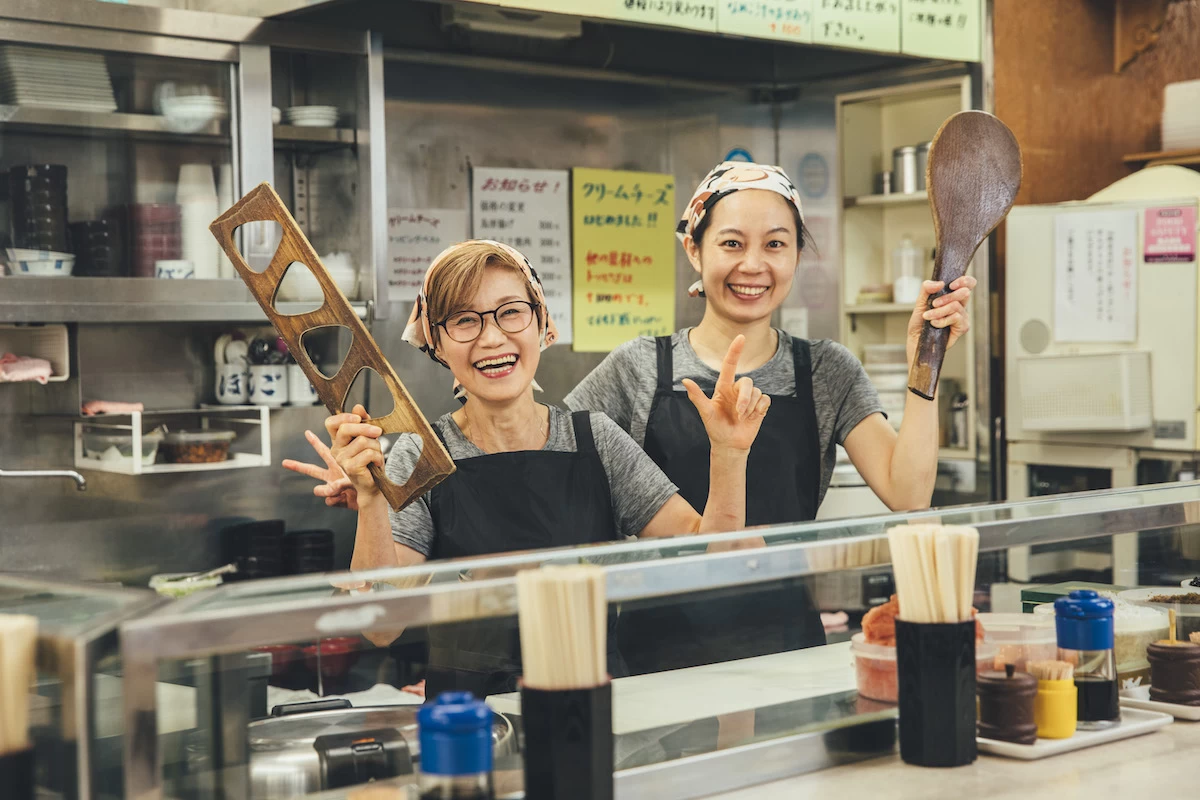 おにぎり愛にあふれる女将と従業員さん 