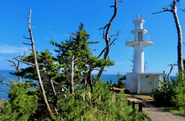 岬の先にある灯台