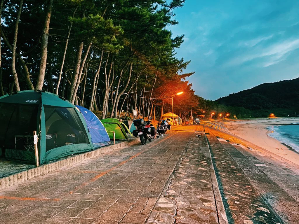 隣接のキャンプ場