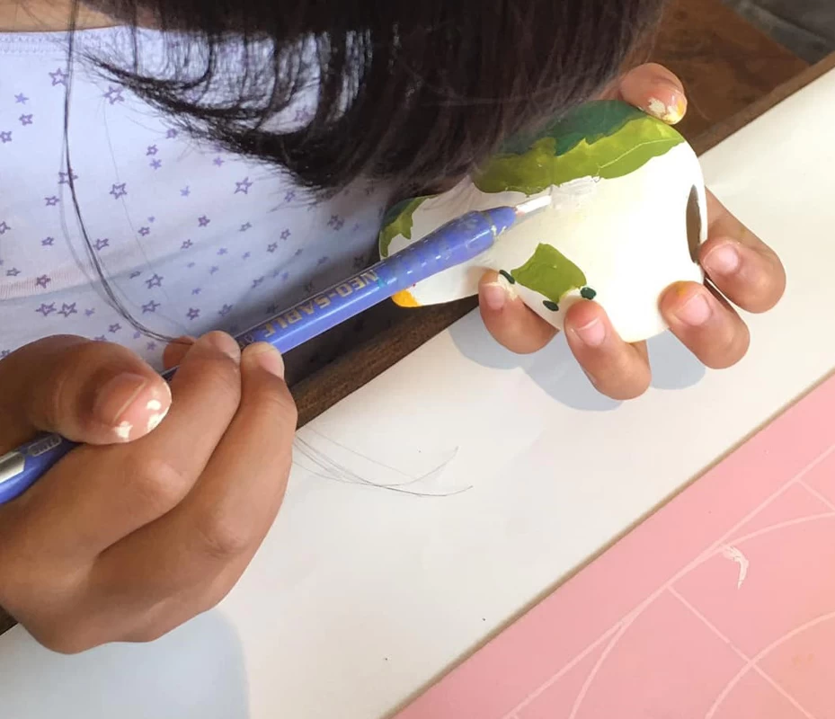 絵付け体験シーン