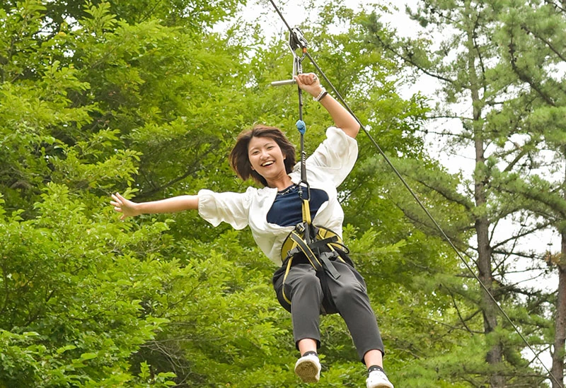 ジップラインなどのアトラクションも