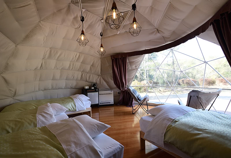 快適な設備が整えられたドームテント