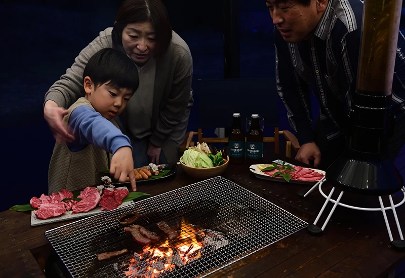 グランピング施設でバーベキューを満喫