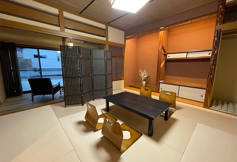 和室と洋室から成る室内