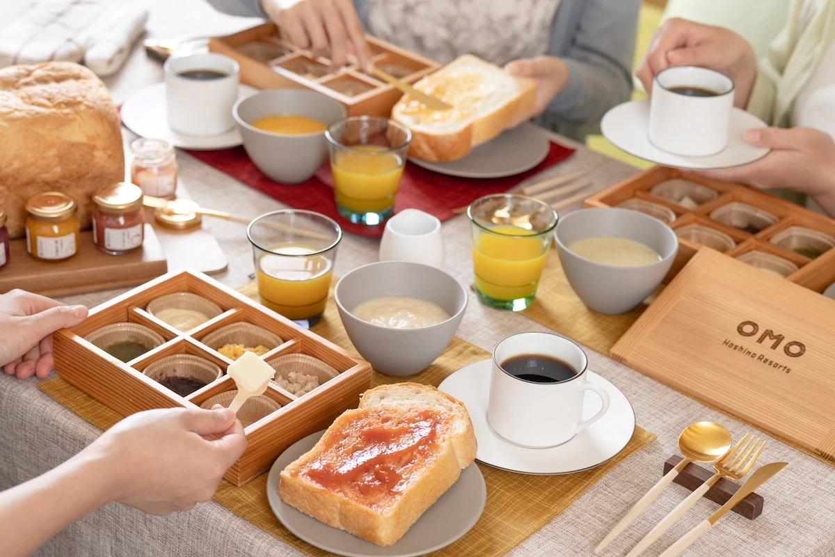 パンのお供は6種のディップとコーヒー