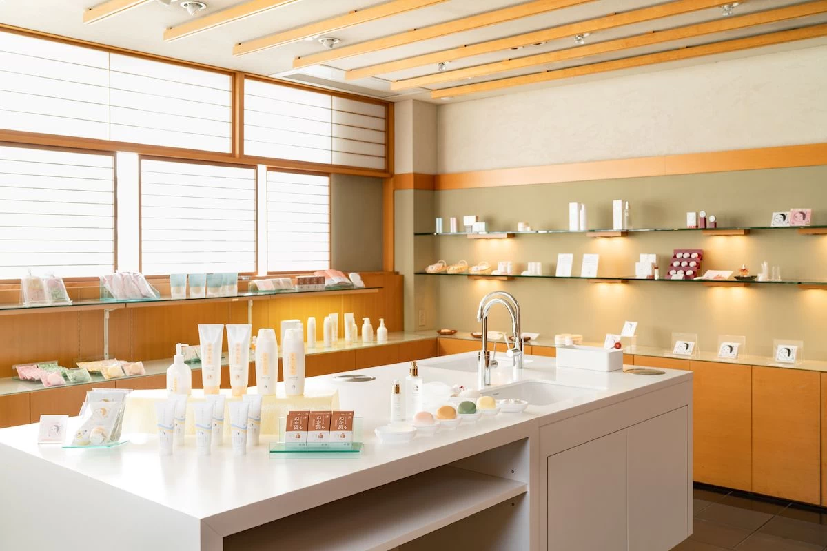 商品を見て試してお土産をゲット♪ 