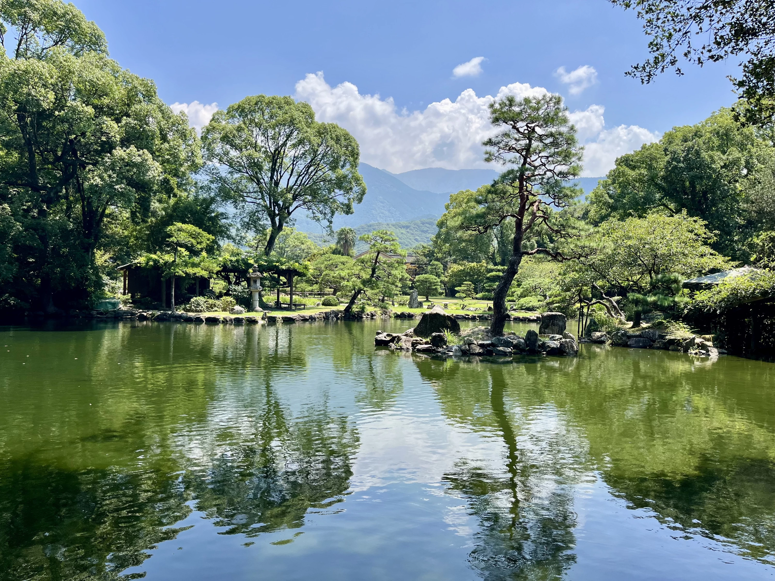 園内北西側からの景観（現地にて撮影）