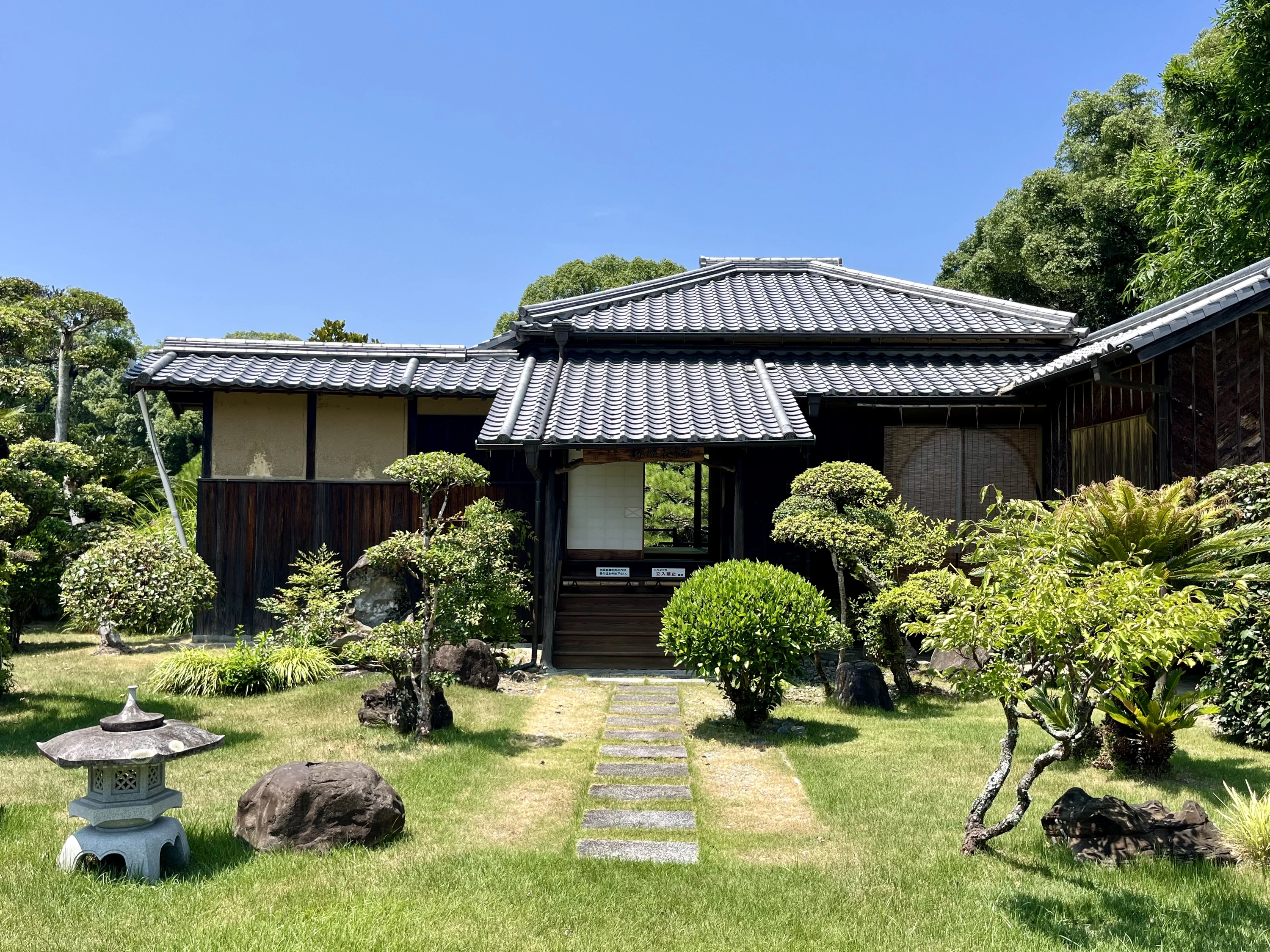 潛渕館（現地にて撮影）