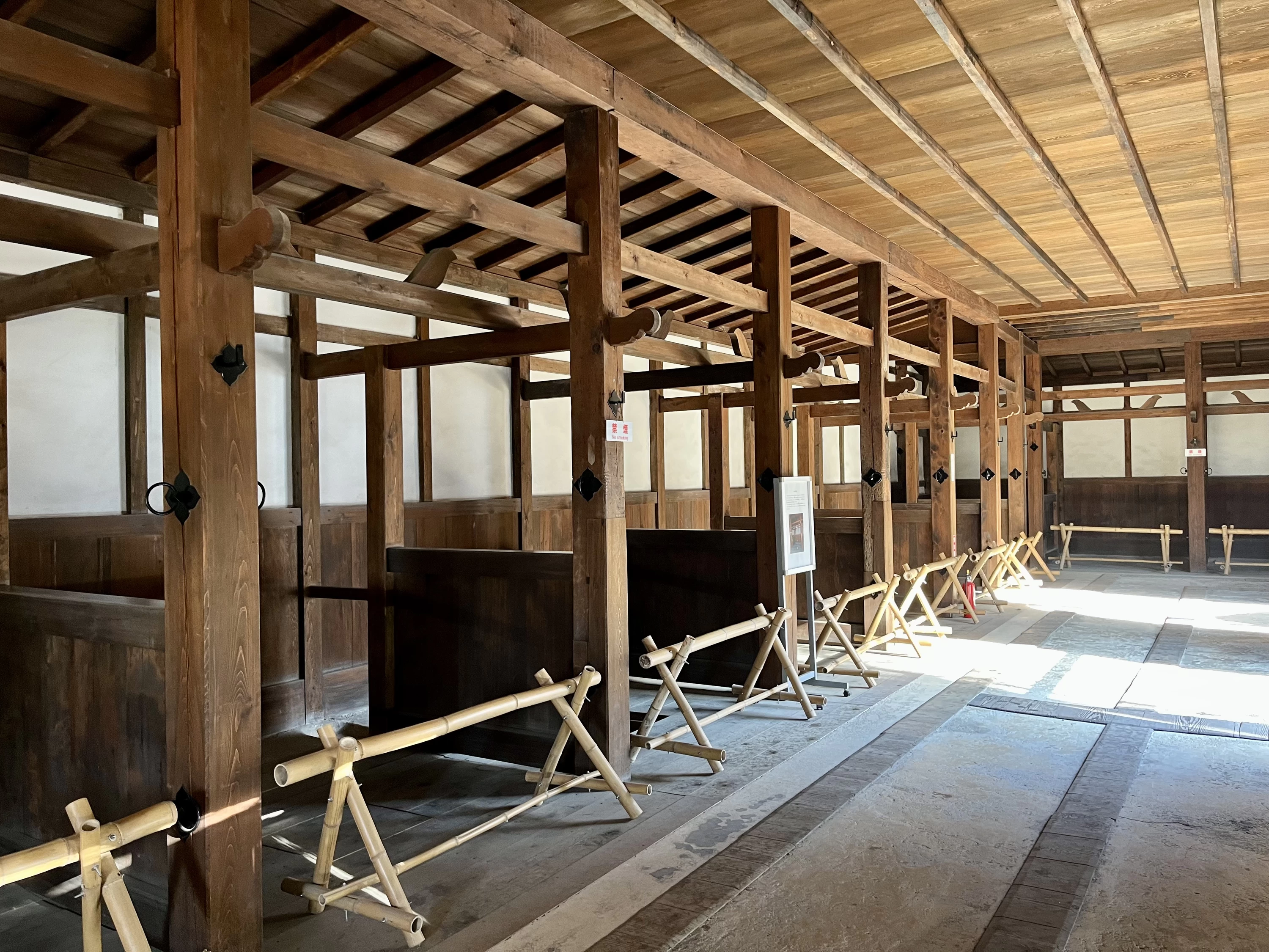 馬屋内部(現地にて撮影)