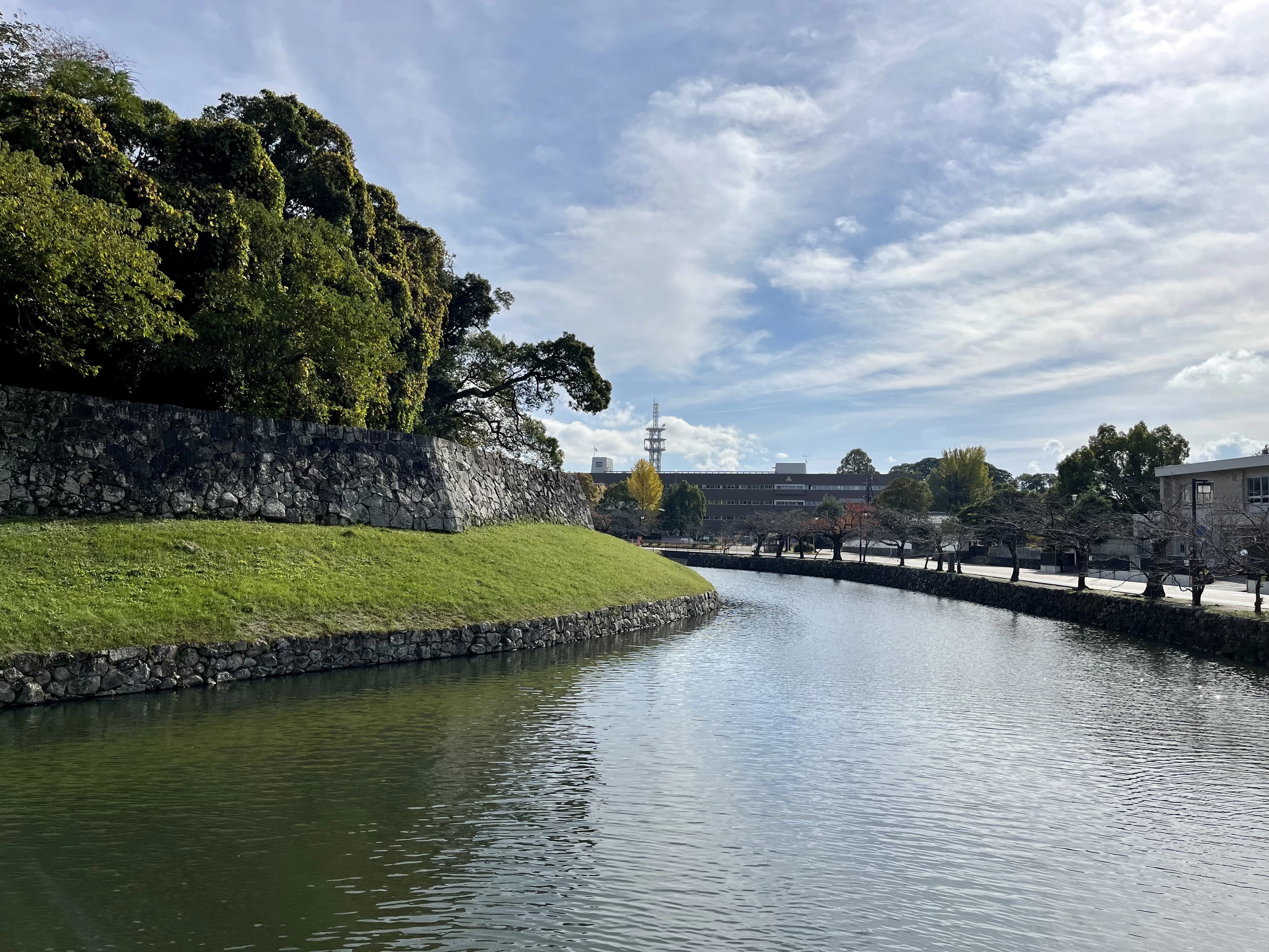 内堀(現地にて撮影)