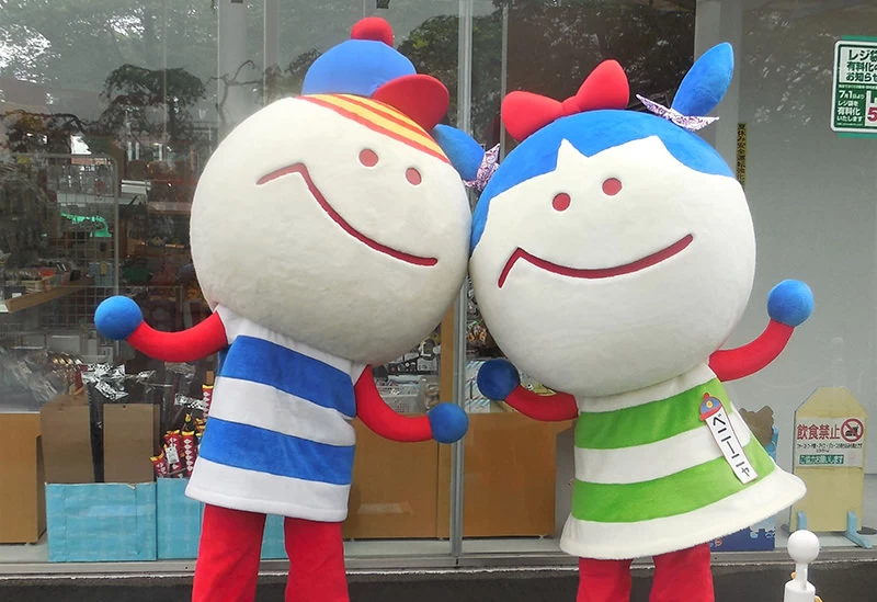 マスコットキャラクターの「ベニーニョくん」と「ベニーニャちゃん」