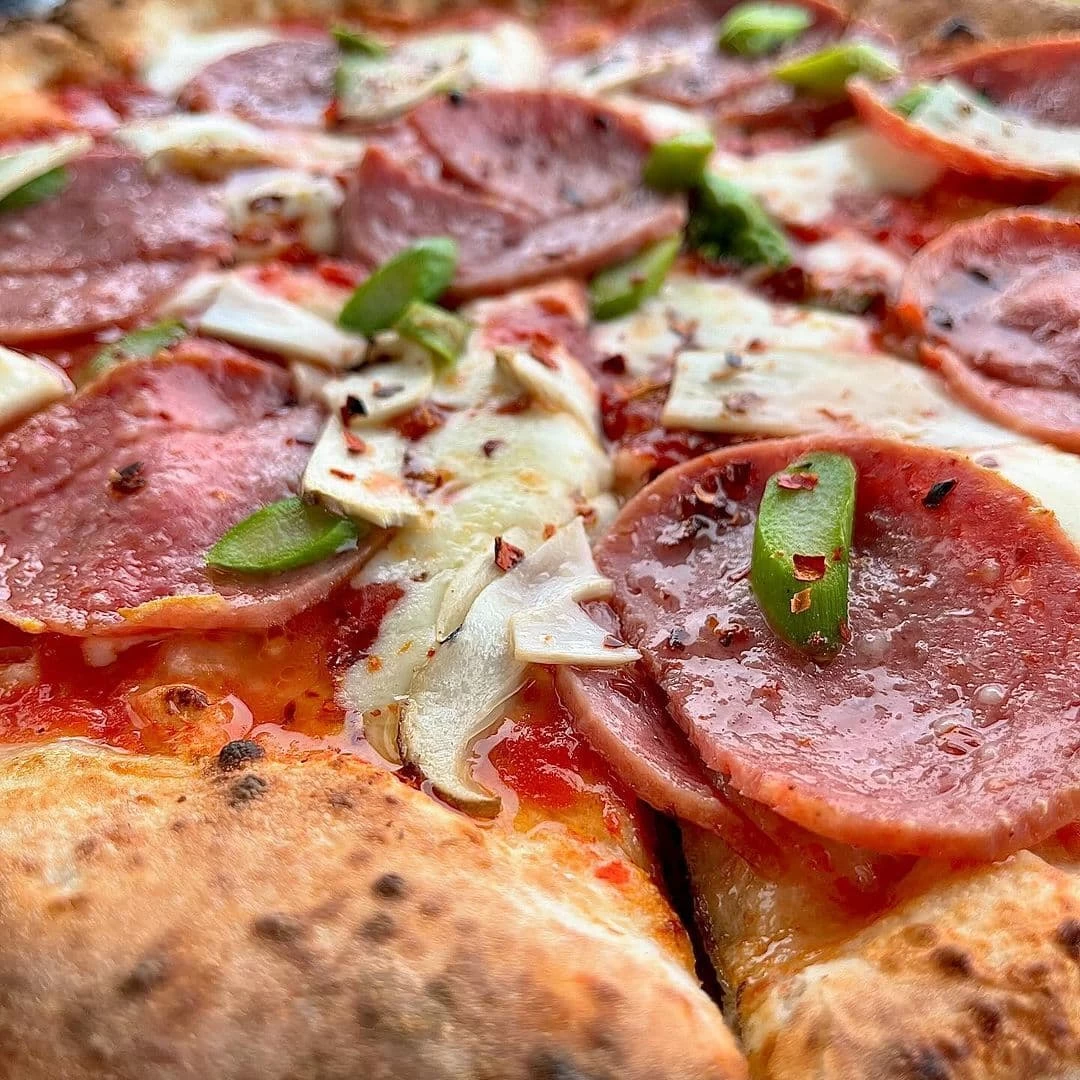 石窯で焼くピッツア