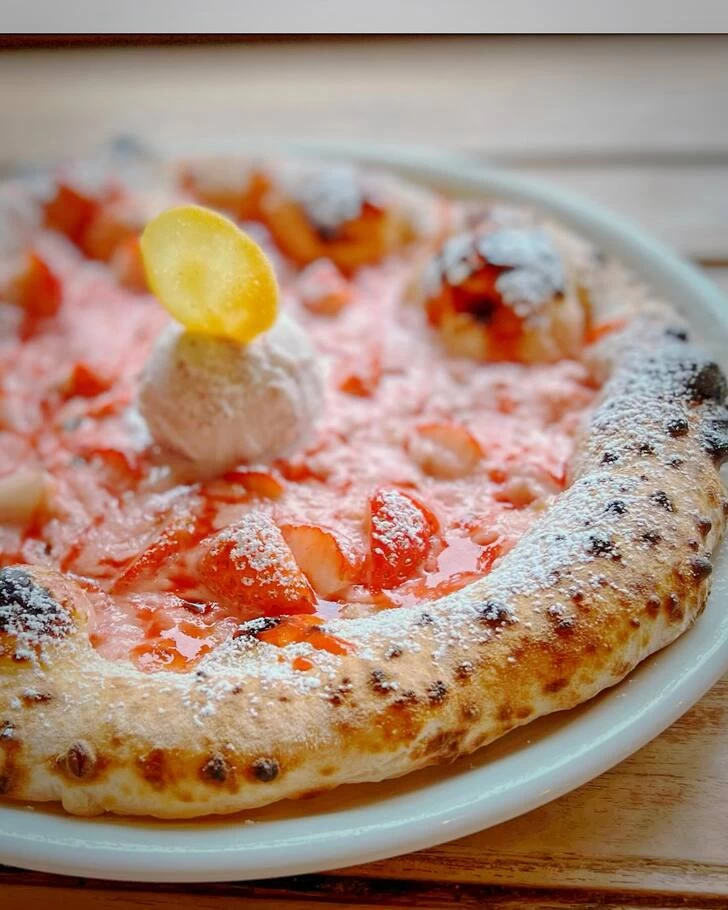 冬にはいちごのピッツアも登場