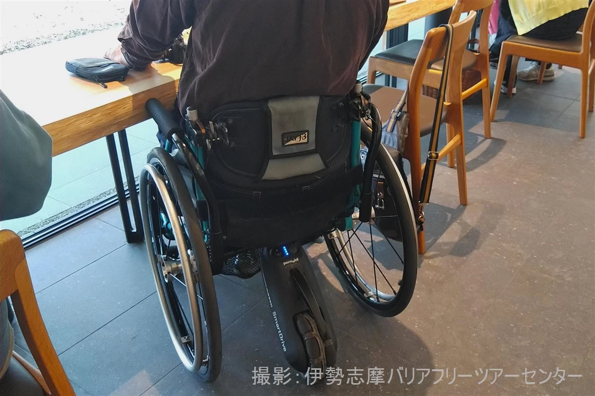 車いすで利用の様子（現地にて撮影）