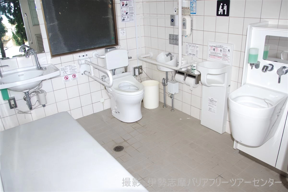 参道の車いす対応トイレ（現地にて撮影）