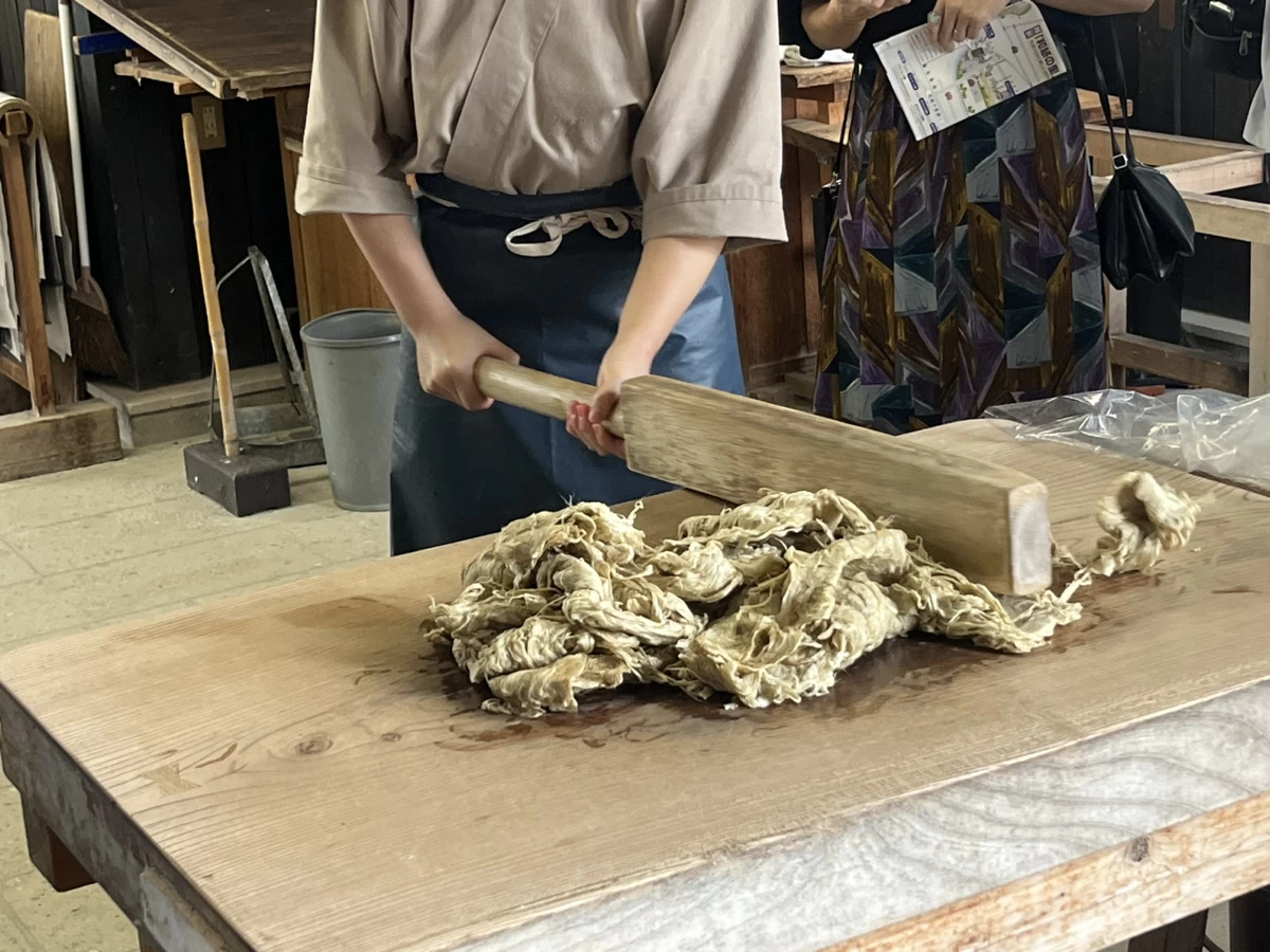 「卯立の工芸館」の和紙作り見学