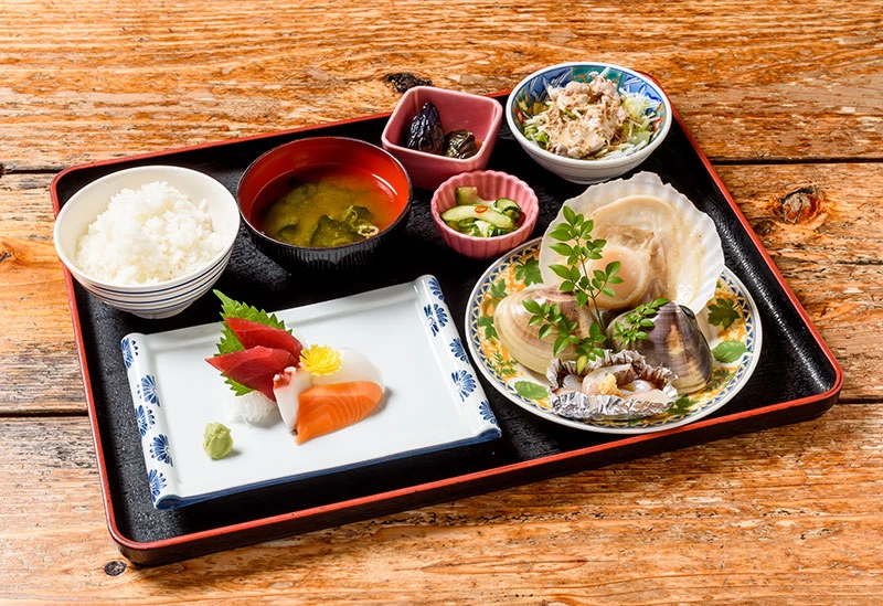 新鮮な魚介を提供