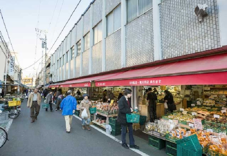 多くの人々でにぎわう