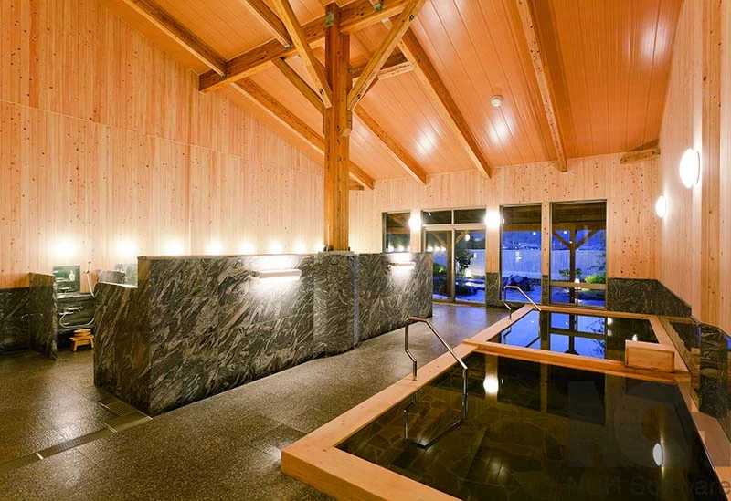 大浴場から休憩所まで木材を豊富に使用