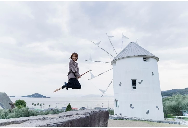 魔法のほうきをレンタルして空飛ぶ写真を