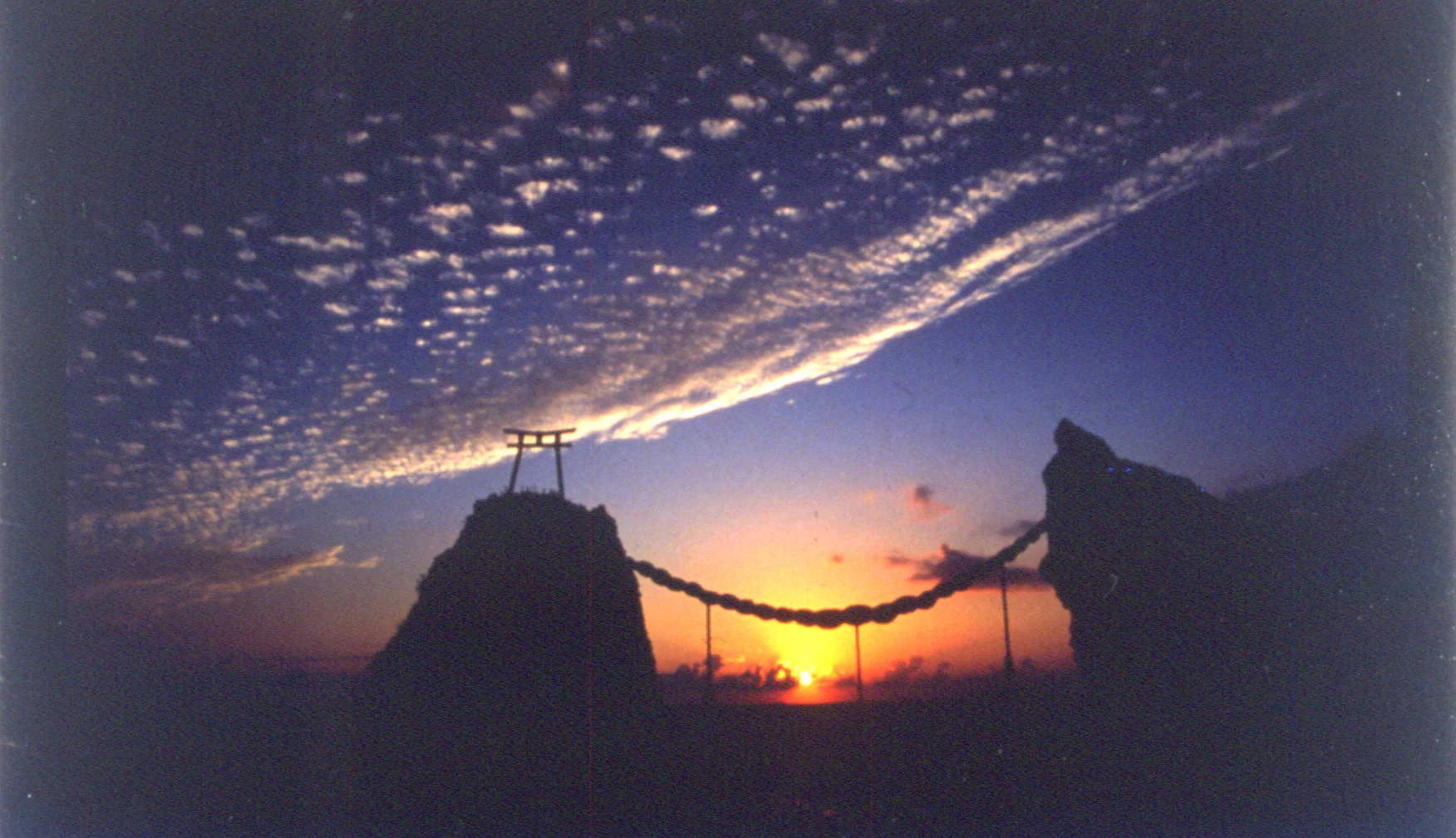 夕陽と夫婦岩