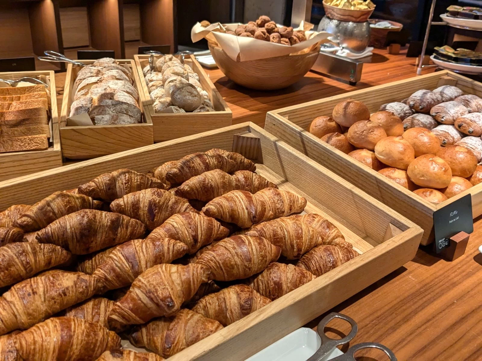 種類豊富なパン（現地にて撮影）