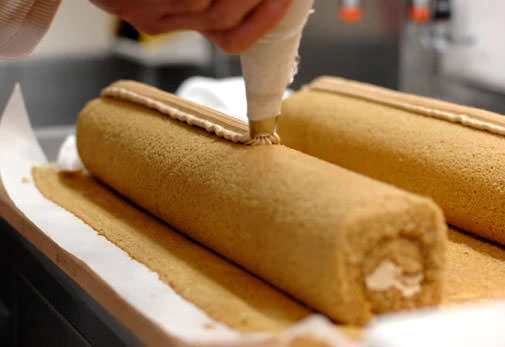 さまざまな洋菓子が揃う