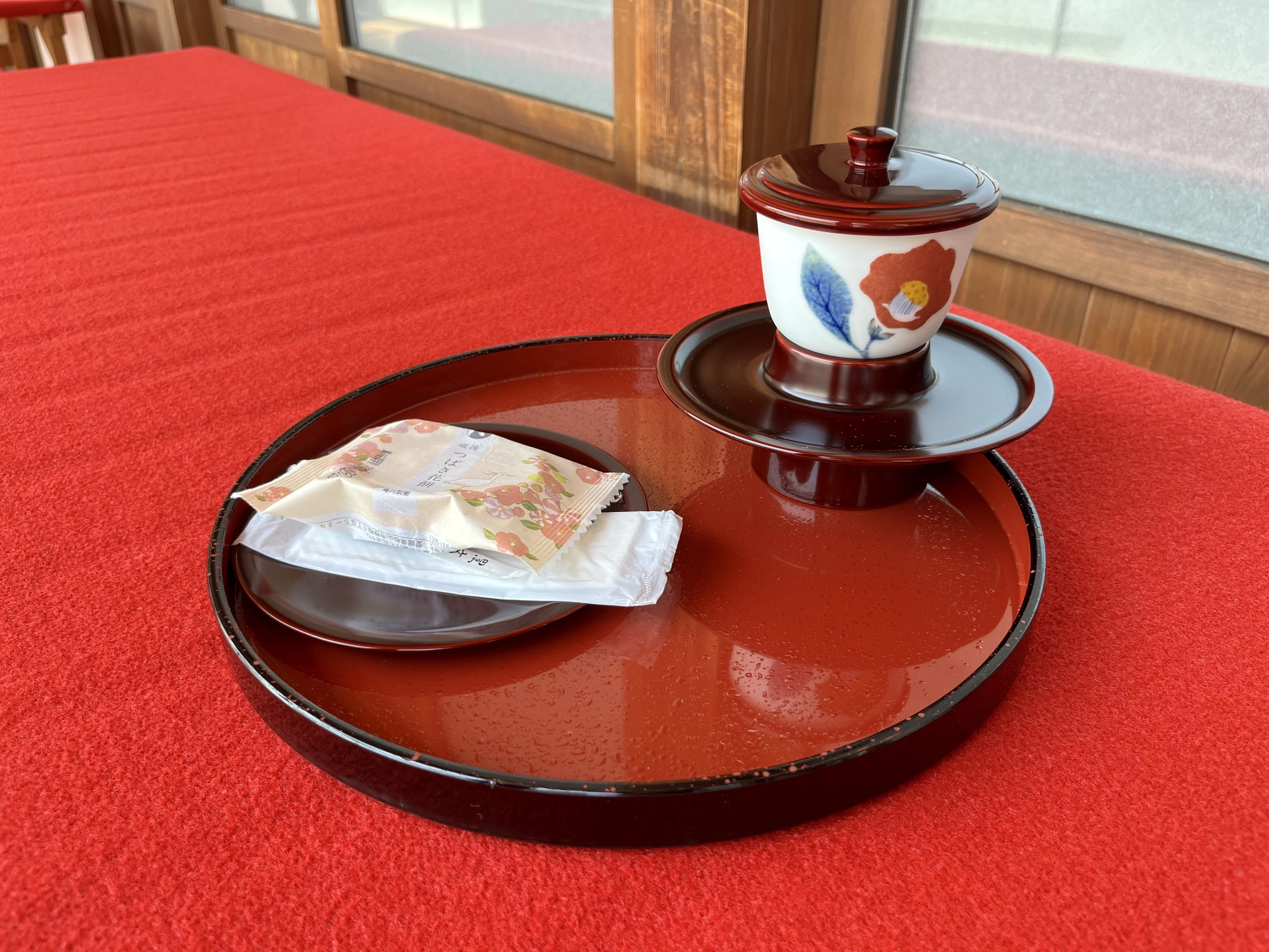 お茶菓子（現地にて撮影）