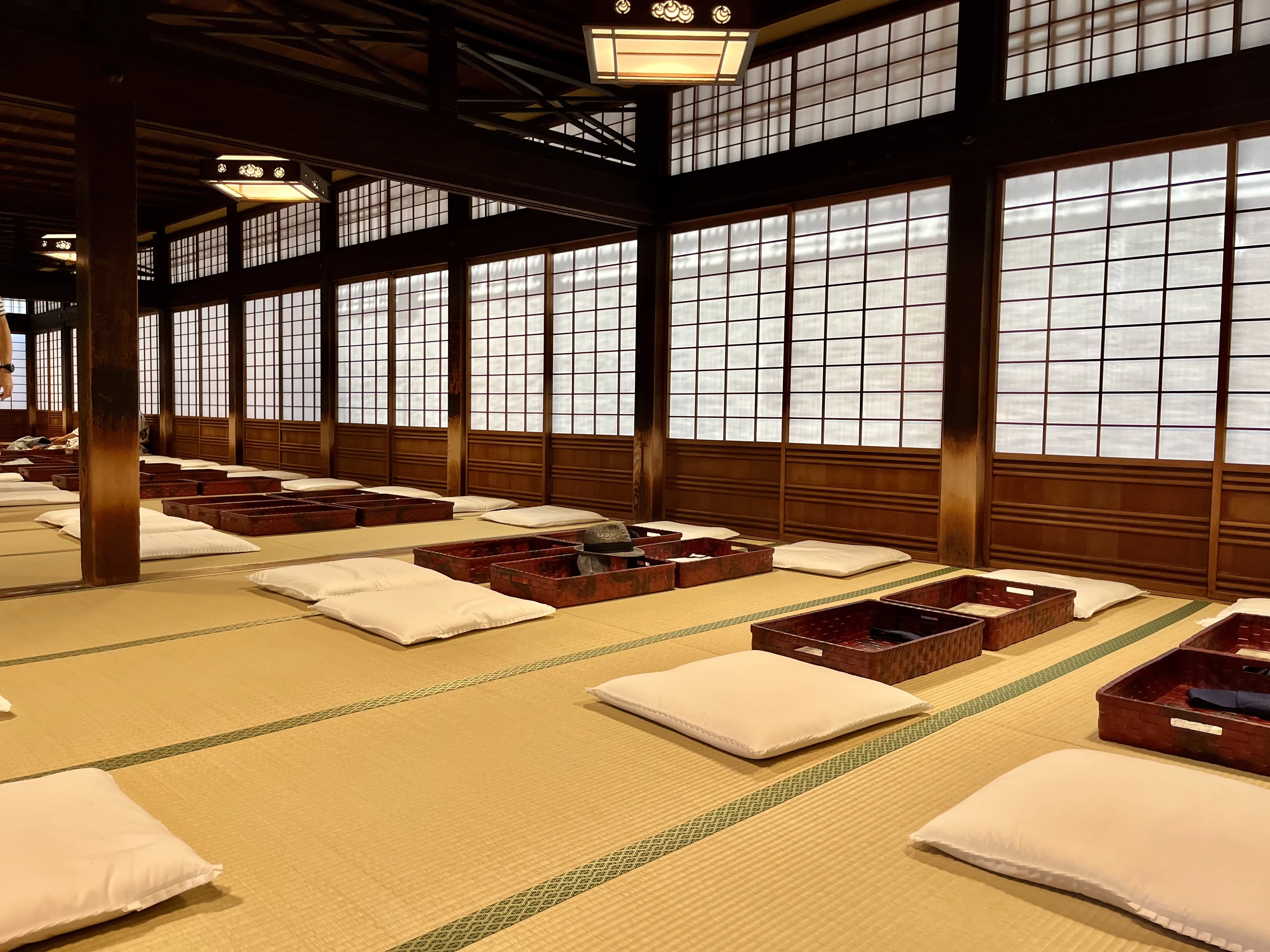 神の湯二階席（現地にて撮影）