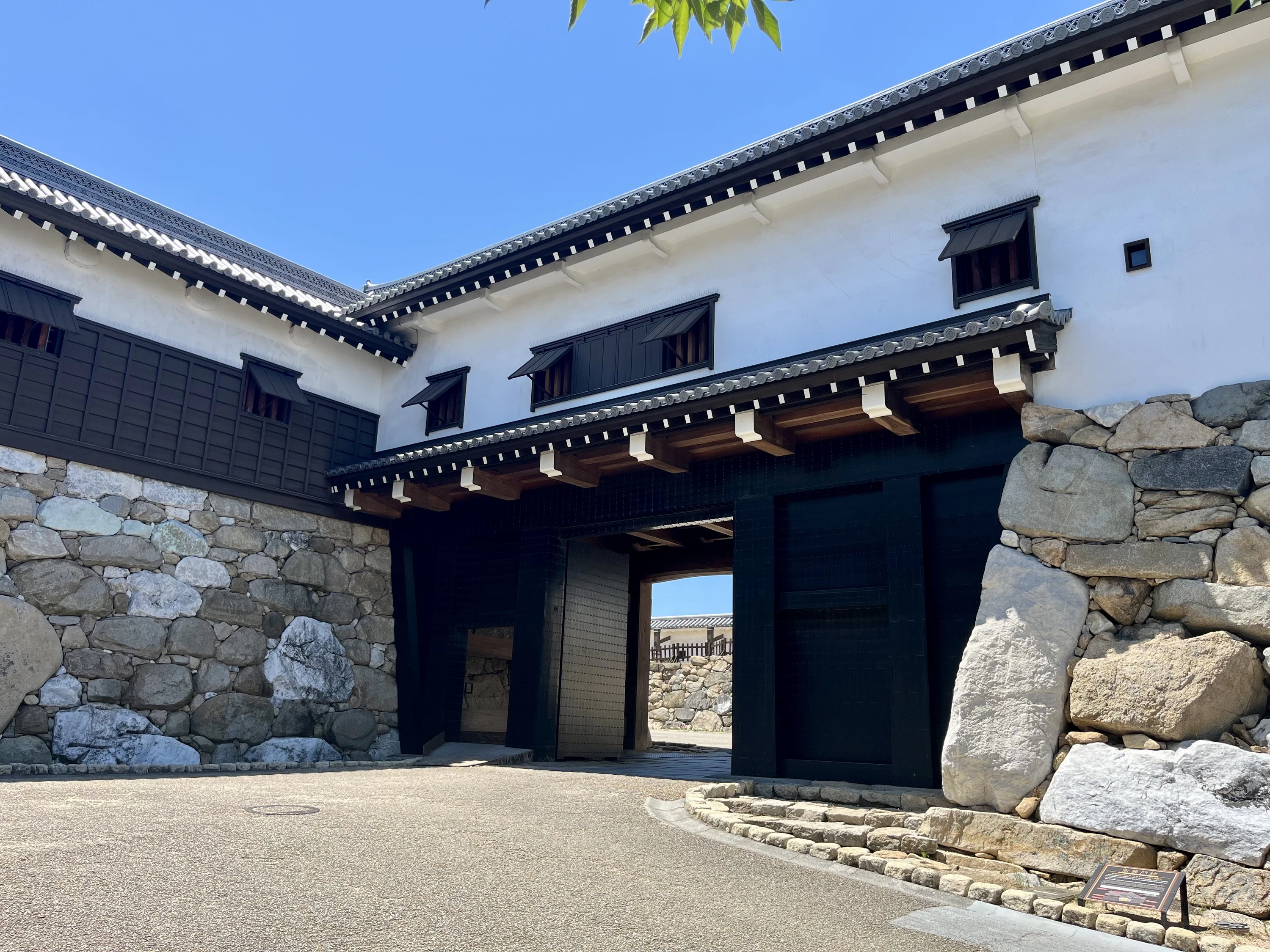 鉄御門（現地にて撮影）