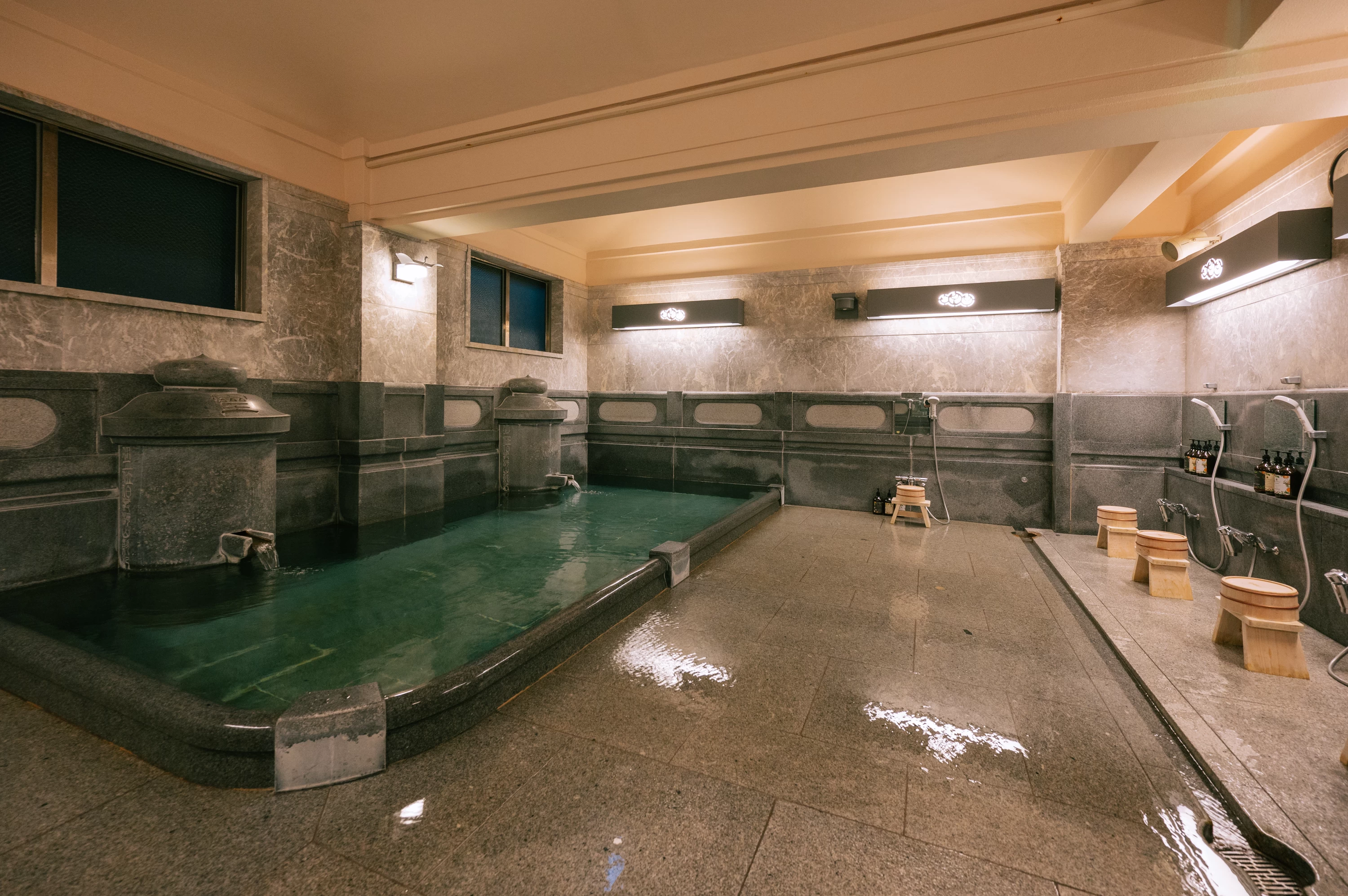 霊の湯男子浴室