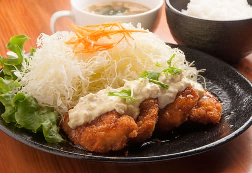 さまざまな唐揚げメニューを味わえる