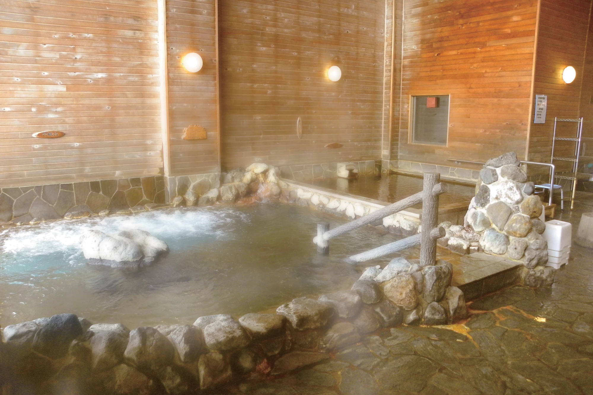 十勝岳のパワーを感じる泉質の良さも魅力